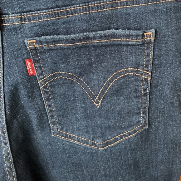 Levi’s Mid Length Cuffed Denim Shorts - Picture 7 of 7